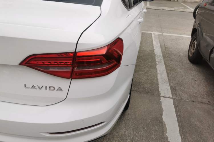 Used Volkswagen Lavida 2021 1.5L Automatic Comfort Edition Right Rear Taillight