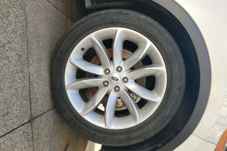 Used Ford Explorer 2013 3.5L Deluxe Model Right Front Wheel Hub