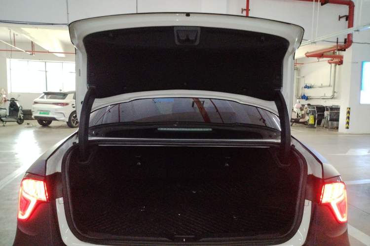 Used Lynk & Co 03 2022 1.5TD DCT JingPlus Trunk