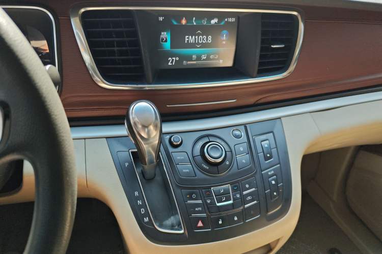 Used Buick GL8 2018 28T Comfort Model China VI Standard Audio And AC Panel