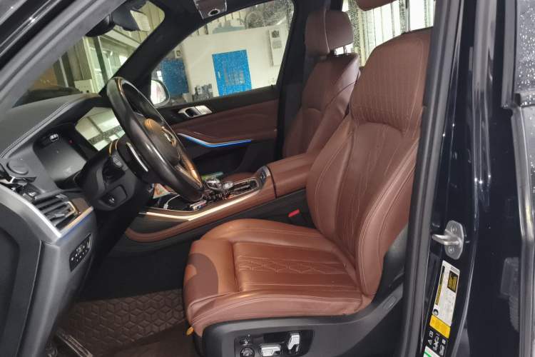 Used BMW X7 2019 xDrive40i Luxury M Sport Package Left Front Seat