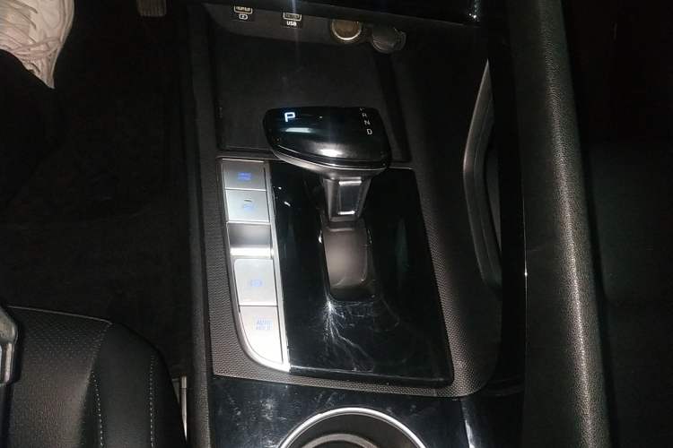 Used Hyundai Elantra 2021 1.5L CVT GLX Elite Edition Gear Lever