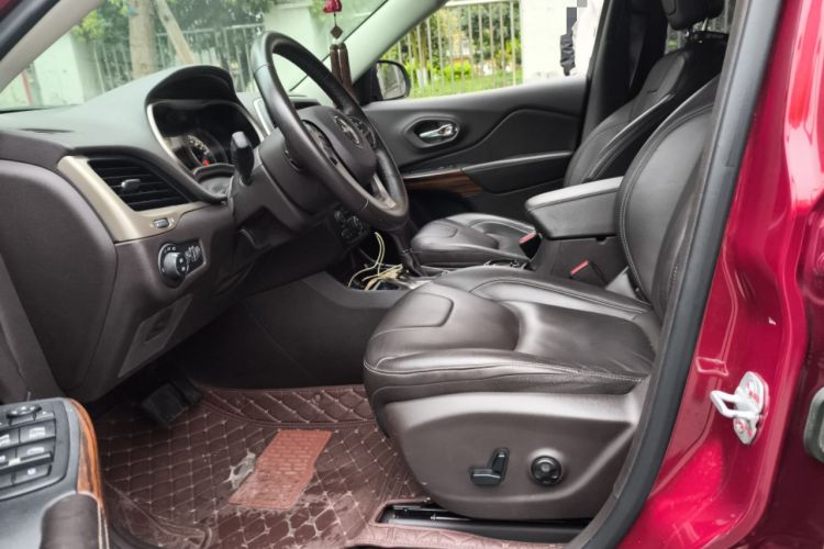 Used Jeep Cherokee 2016 2.0L Superior Edition
