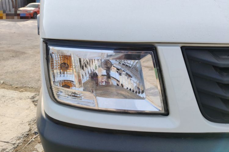 Used Iveco Daily 2017 2.5T A35 Passenger Van 5-7 Seats Model 47Z5
