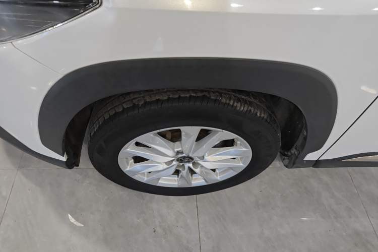 Used Toyota Corolla Cross 2023 2.0L Elite Edition Left Front Wheel Hub