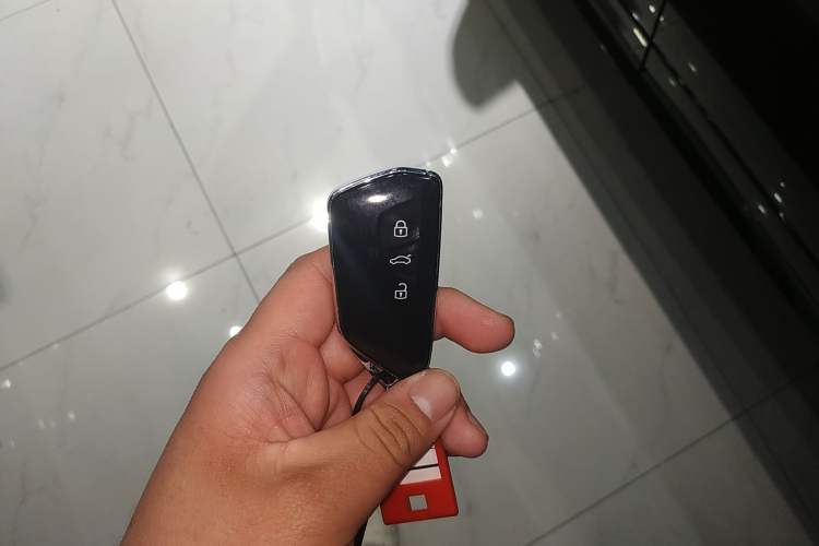 Used Volkswagen Tavendor 2025 Model 380TSI Four-Wheel Drive R-Line Pilgrimage Zhongxiang Edition Interior 1