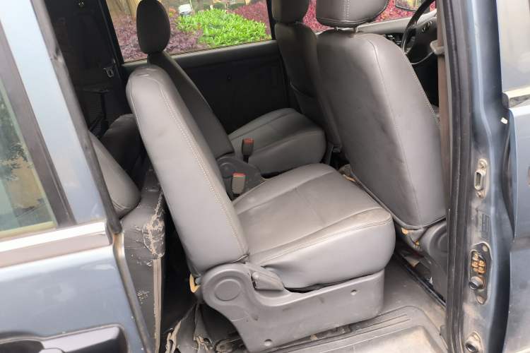 Used Dongfeng Shuaike 2013 Revised Version 1.5L Manual Comfort Trim 7 Seats China IV Standard
