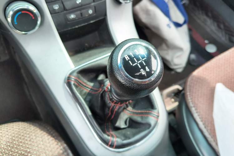 Used Chevrolet Cruze 2012 1.6L SL Grand Edition Manual Transmission Gear Lever