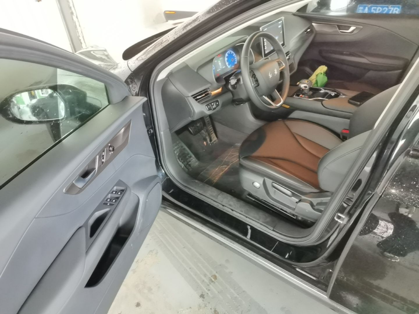 Hongqi E-QM5 2022 431 km Charge & Enjoy Edition — снимка 18