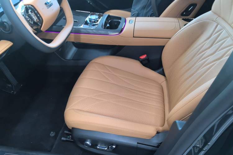 Used Geely Galaxy 8 2025 130km EM-P Starship Edition
