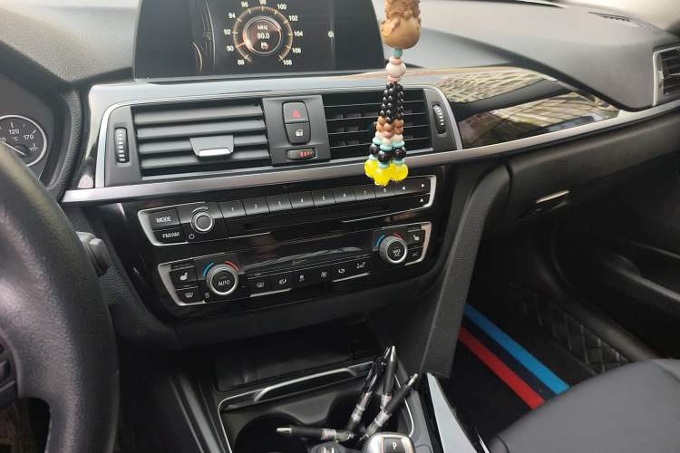 Used BMW 3 Series 2016 320Li Fashion Model Audio And AC Panel