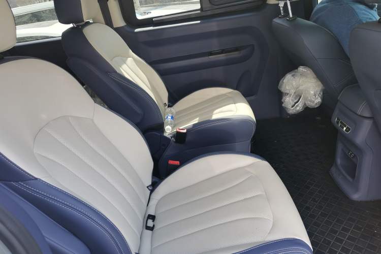 Used BAW Ruisheng Ace M7 New Energy 2025 505KM Prestige Version 7 Seats Left Rear Seat