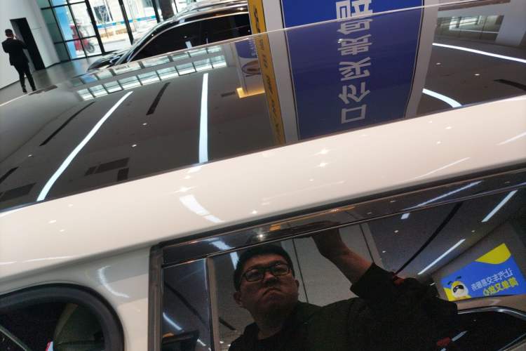 Used Land Rover Discovery Sport 2019 240 PS SE Version China VI Standard Roof