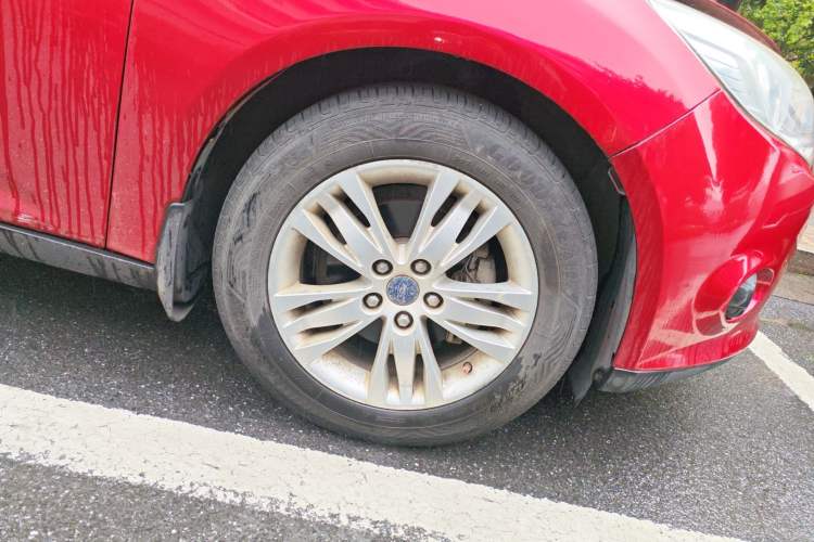 Used Ford Focus 2013 Sedan Classic 1.8L Automatic Fashion Edition