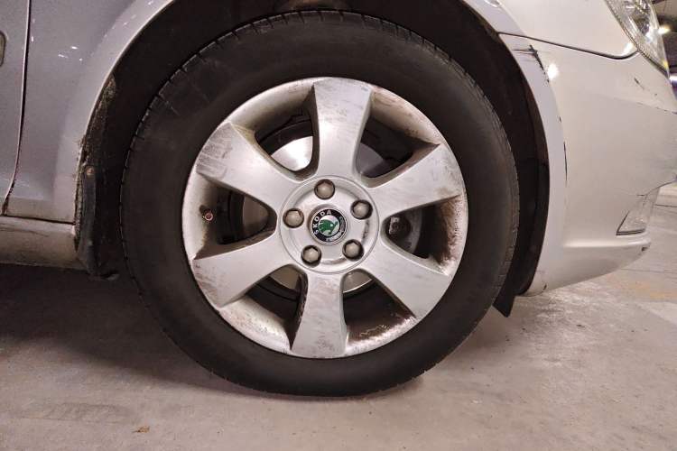 Used Skoda Octavia 2010 2.0L Automatic Yijun Edition Right Front Wheel Hub