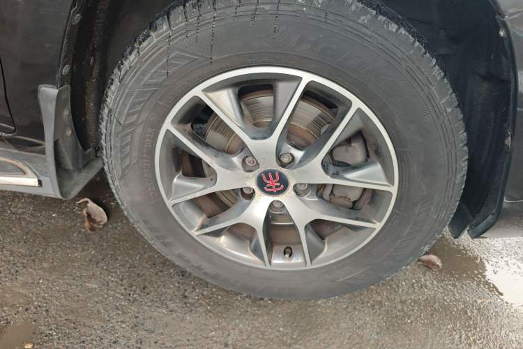 Used BYD Song 2017 Gaishe Upgrade Edition 1.5TID Automatic Elite Model Right Front Wheel Hub