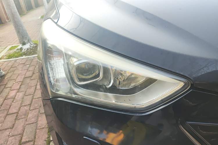 Used Hyundai Santa Fe 2013 2.0T Automatic All-Wheel Drive Top Trim