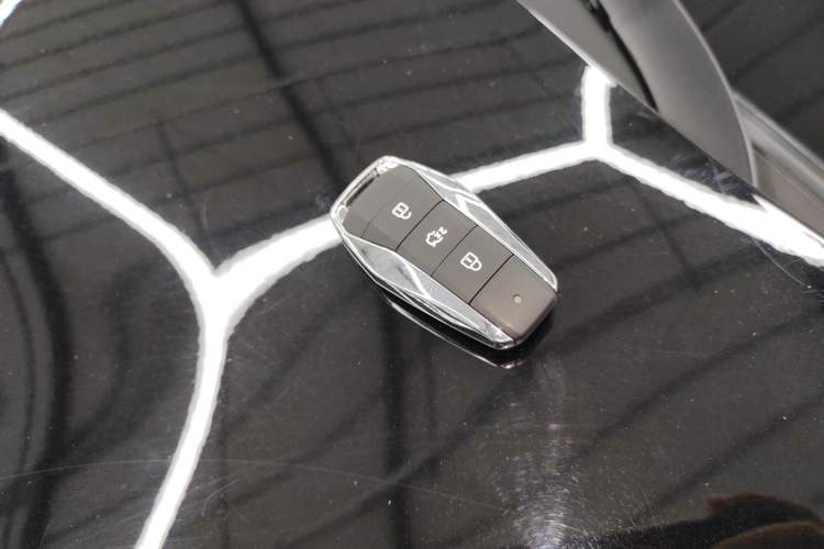 Used SOL X8 PLUS 2023 1.5 TGDI DCT Smart Edition 7-Seater