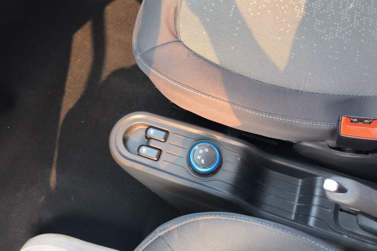 Used Wuling Hongguang MINIEV 2020 Freedom Version Lithium Iron Phosphate Gear Lever