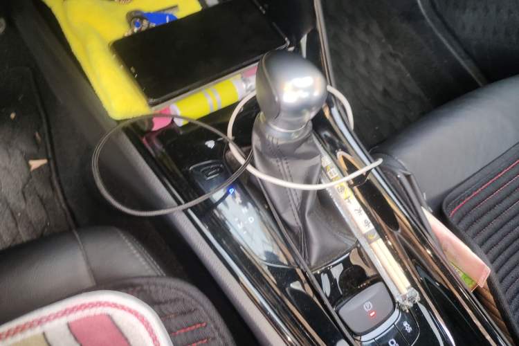 Used Toyota IZOA 2018 2.0L Yichi Version China VI Standard Gear Lever