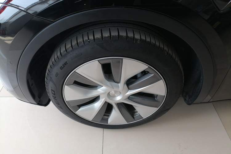 Used Tesla Model Y 2022 Rear-Wheel-Drive Version Left Front Wheel Hub