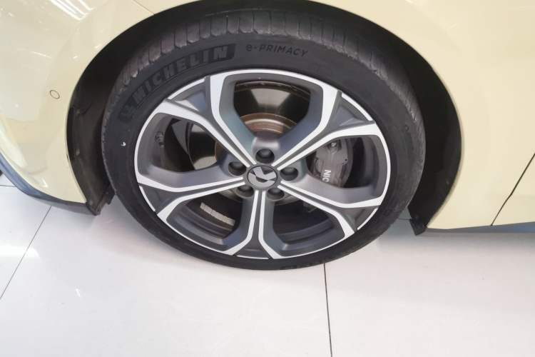 Used Nio ET5 2022 100 kWh Left Front Wheel Hub