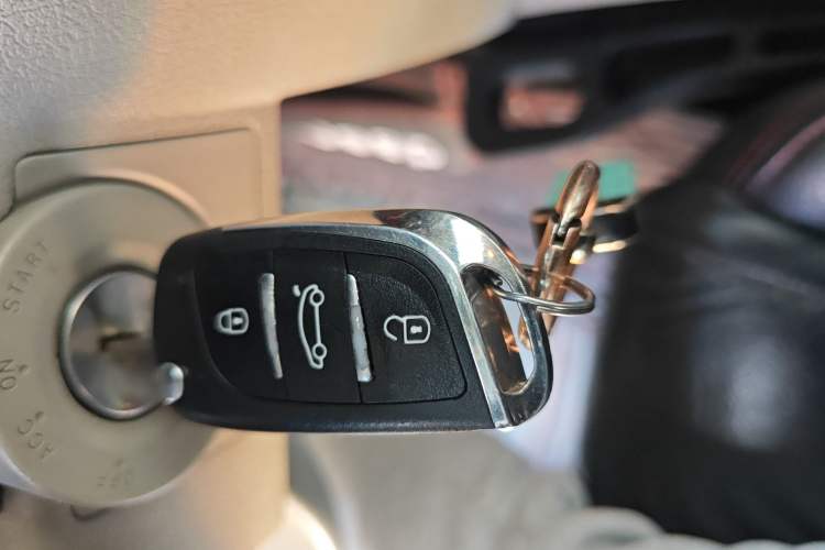 Used Jeep Commander Classic 2007 4.7 Vehicle Key