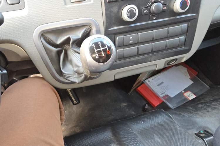 Used Foton Scenic G7 2020 2.4L Commercial Version Long Wheelbase High-Roof 2-Seat Van China VI Emission Standard 4K22D4M
