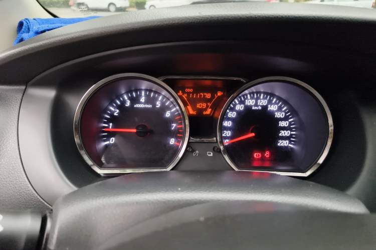 Used Nissan Livina 2013 JINRUI 1.6XV Manual Luxury Edition