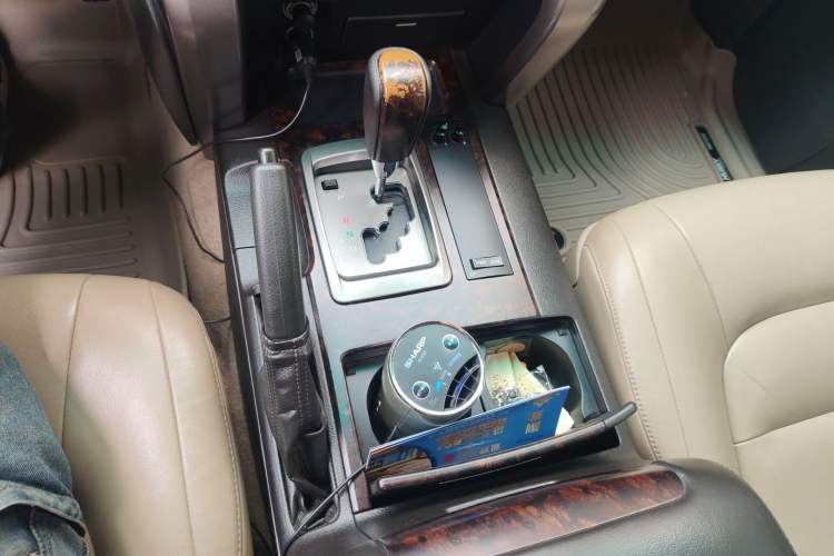 Used Toyota Land Cruiser 2010 4.0L Automatic VX Gear Lever