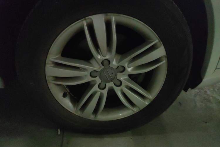Used Audi Q3 2015 35 TFSI Comfort Model Right Front Wheel Hub