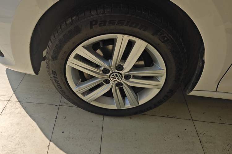 Used Volkswagen Santana 2015 Haval H9 1.6L Manual Comfort Edition
