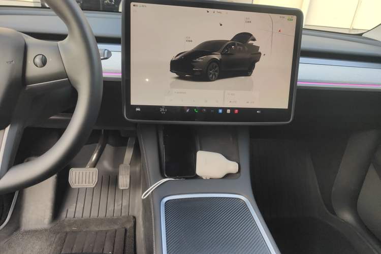 Used Tesla Model Y 2023 Long-Range All-Wheel-Drive Version
