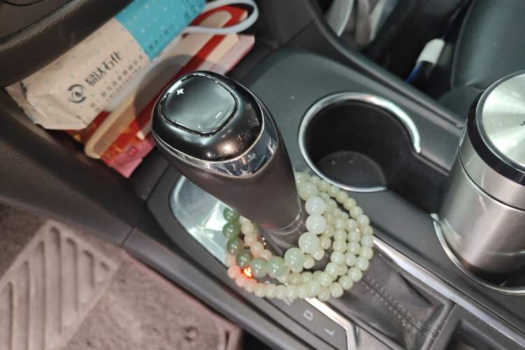 Used Chevrolet Equinox 2019 535T Automatic YuJie Edition China VI Gear Lever