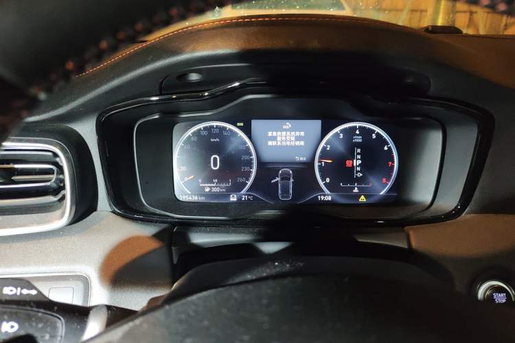 Used Lynk & Co 01 2017 2.0T Four-Wheel Drive Pro Edition Odometer Close Up