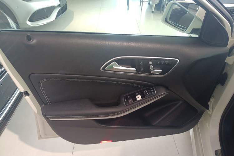 Used Mercedes-Benz A-Class 2016 A 200 Fashion Model
