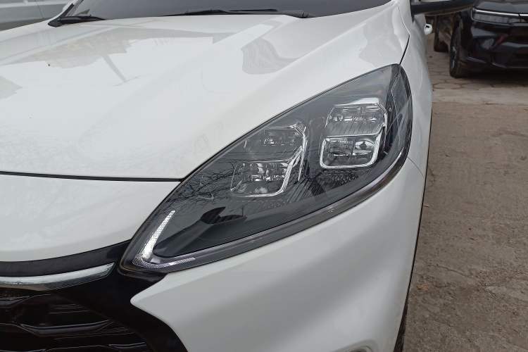 Used Ford Escape 2024 EcoBoost 245 Two-Wheel-Drive Titanium Edition