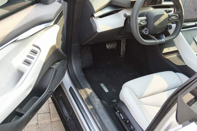 Used XPeng P7 2025 Model—702 Long Range Ultra Driver Seat