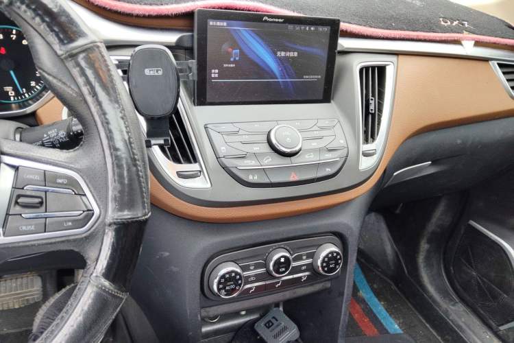 Used Soueast DX7 2015 1.5T Automatic Prestige Model Audio And AC Panel