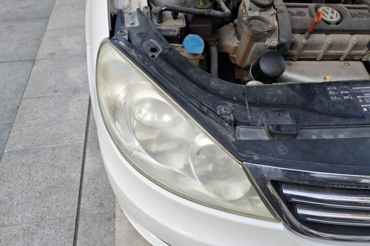 Used Volkswagen Lavida 2008 1.6L Automatic Prestige Edition Right Front Headlight