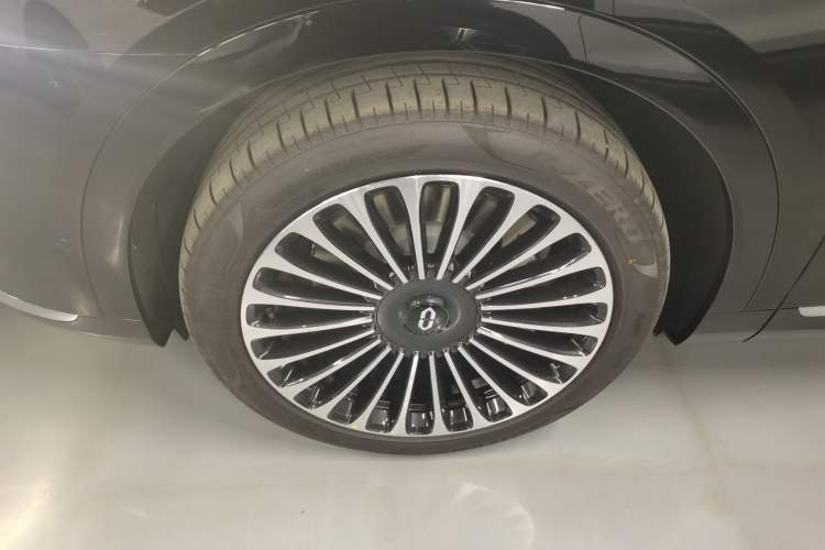 Used Hima AITO M9 2025 Extended-Range Ultra Version 52 kWh 6-Seater Left Front Wheel Hub