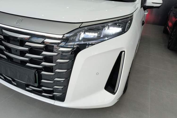 Used BYD Xia 2025 DM-i 1.5T 180km Beyond Edition
