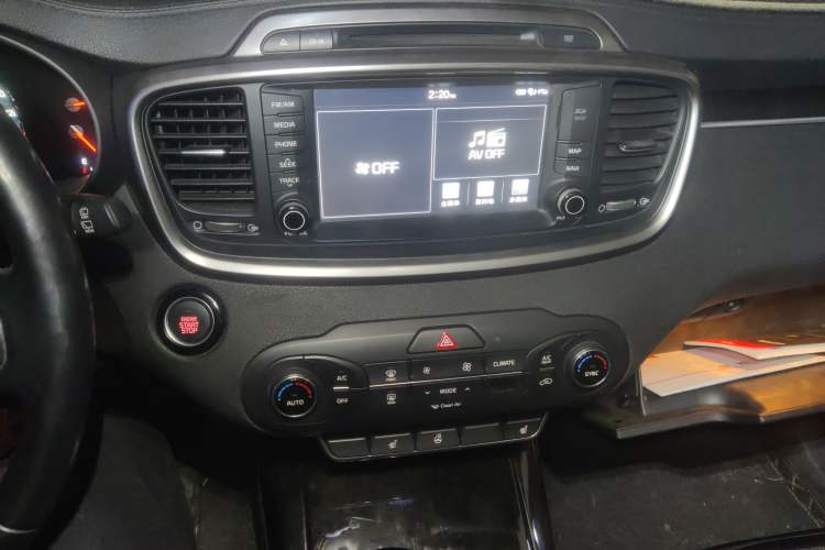 Used Kia Sorento 2015 Sorento L 2.4L Gasoline 4WD Elite Edition 7 Seats China V Emission Standard