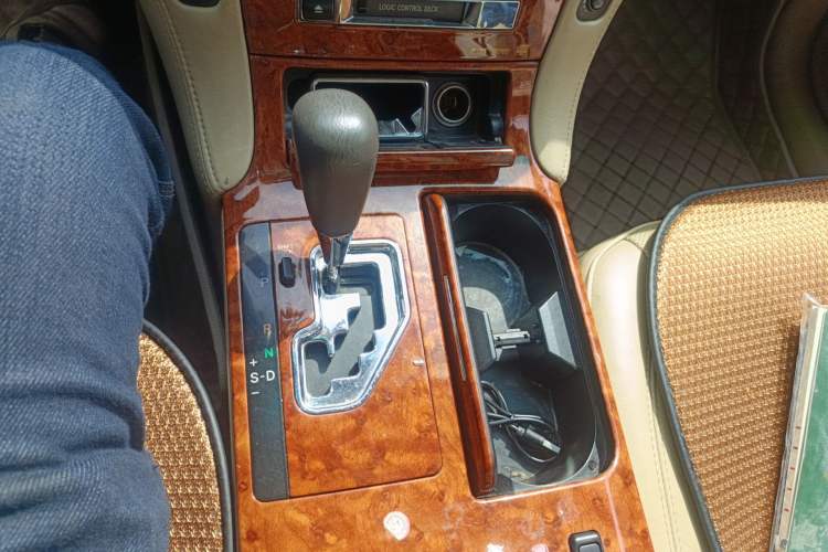 Used Toyota Crown 2007 2.5L Royal Special Edition Gear Lever