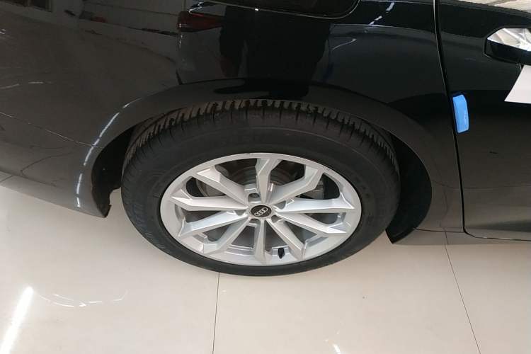 Used Audi A6L 2023 Revised 40 TFSI Luxury Prestige Edition Right Rear Wheel Hub