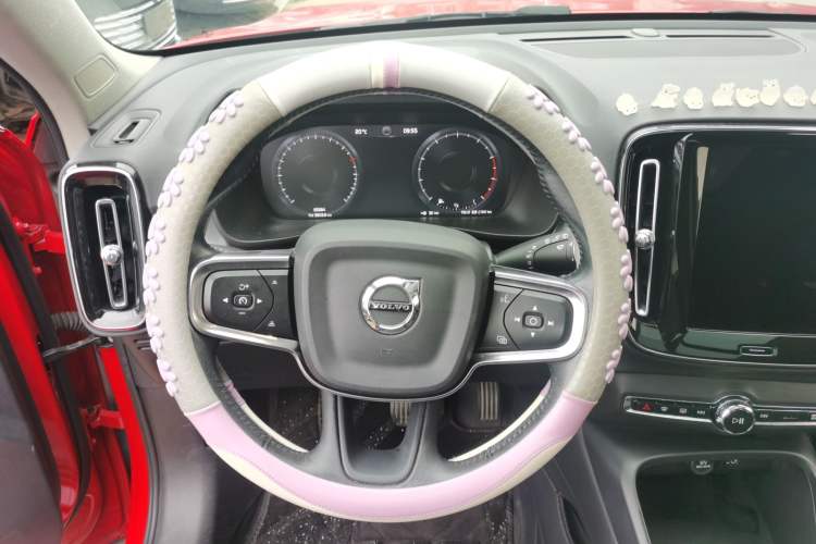 Used Volvo XC40 2021 T4 4x4 SmartDrive Fashion Edition Steering Wheel