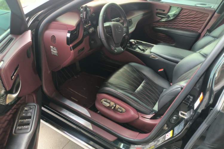Used Lexus LS 2018 500h Executive Edition China VI Driver Seat