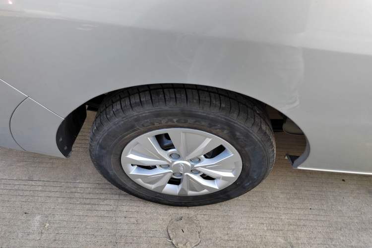 Used JAC Refine M3 2022 PLUS 1.5T 7-Seater Standard Model