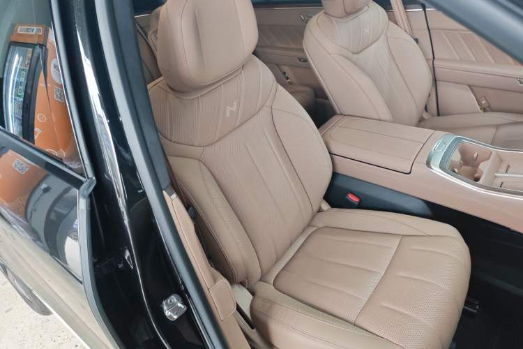 Used ONVO Luxeed L90 2025 Model—Max Six-Seater Version
