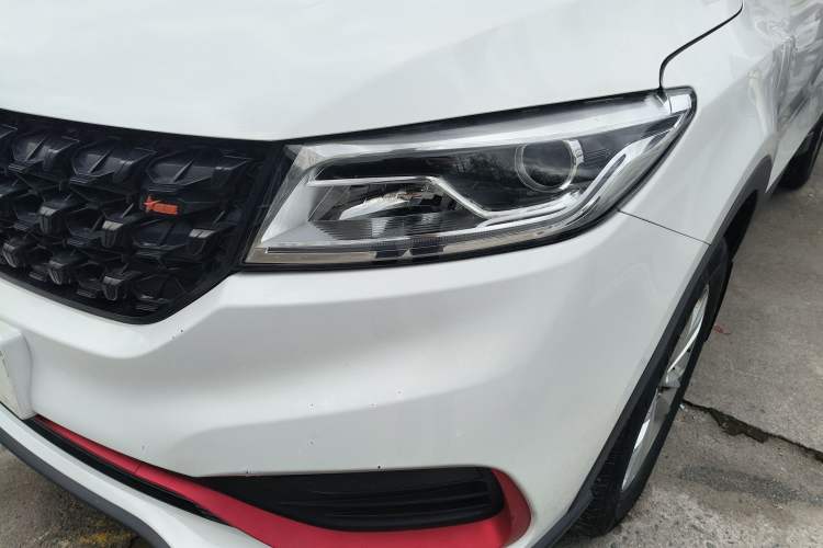 Used Dongfeng Fengon 580 2021 Revised ☆ Star Edition 1.8L Manual Elite Version Left Front Headlight